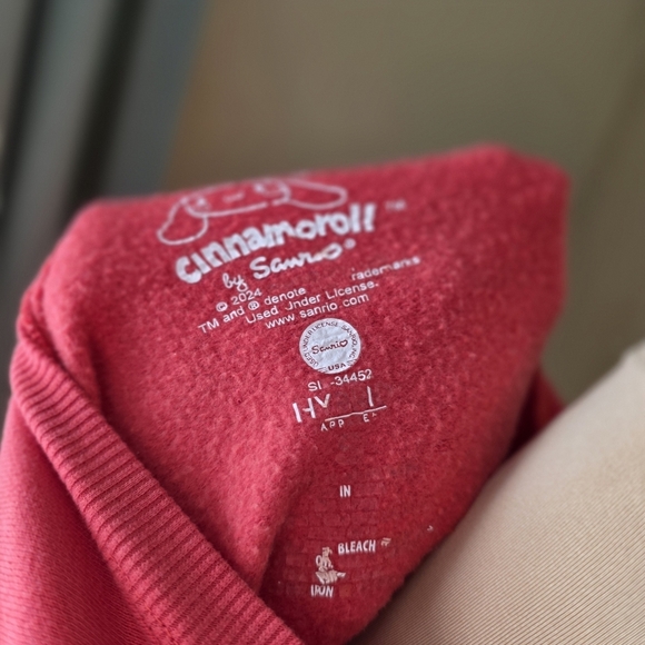 Adorable Sanrio Cinnamoroll Mushroom Graphic Crewneck Sweatshirt - Small - Picture 7 of 7